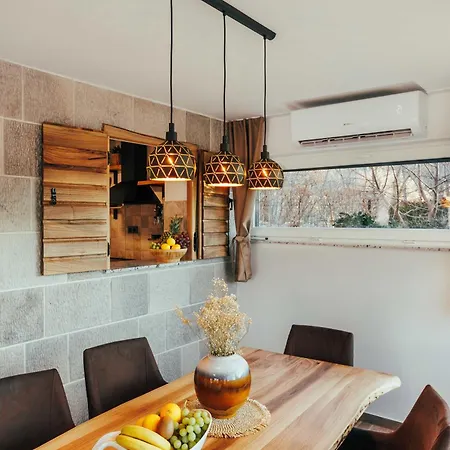 Vila Stone House Korita